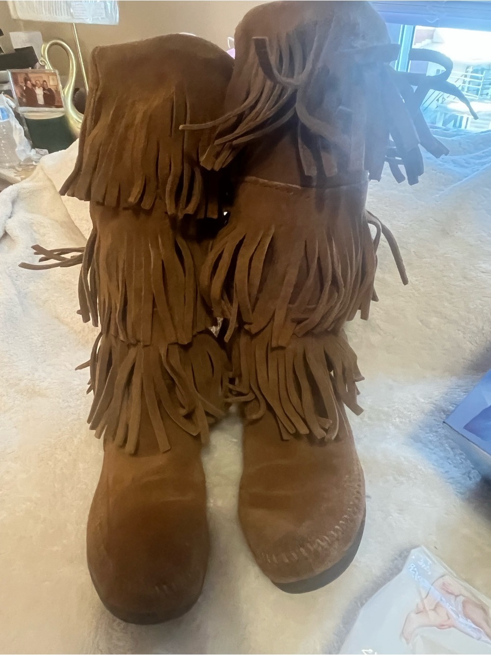 Minnetonka suede fringed boots size 6